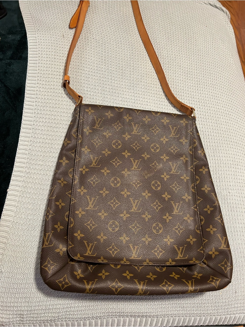 Authentic vintage Louis Vuitton Musette Salsa GM bag- good condition